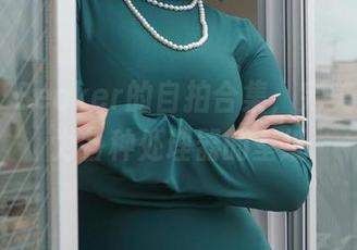 Alina Becker的自拍合集，完美适合作为各种处理器的壁纸